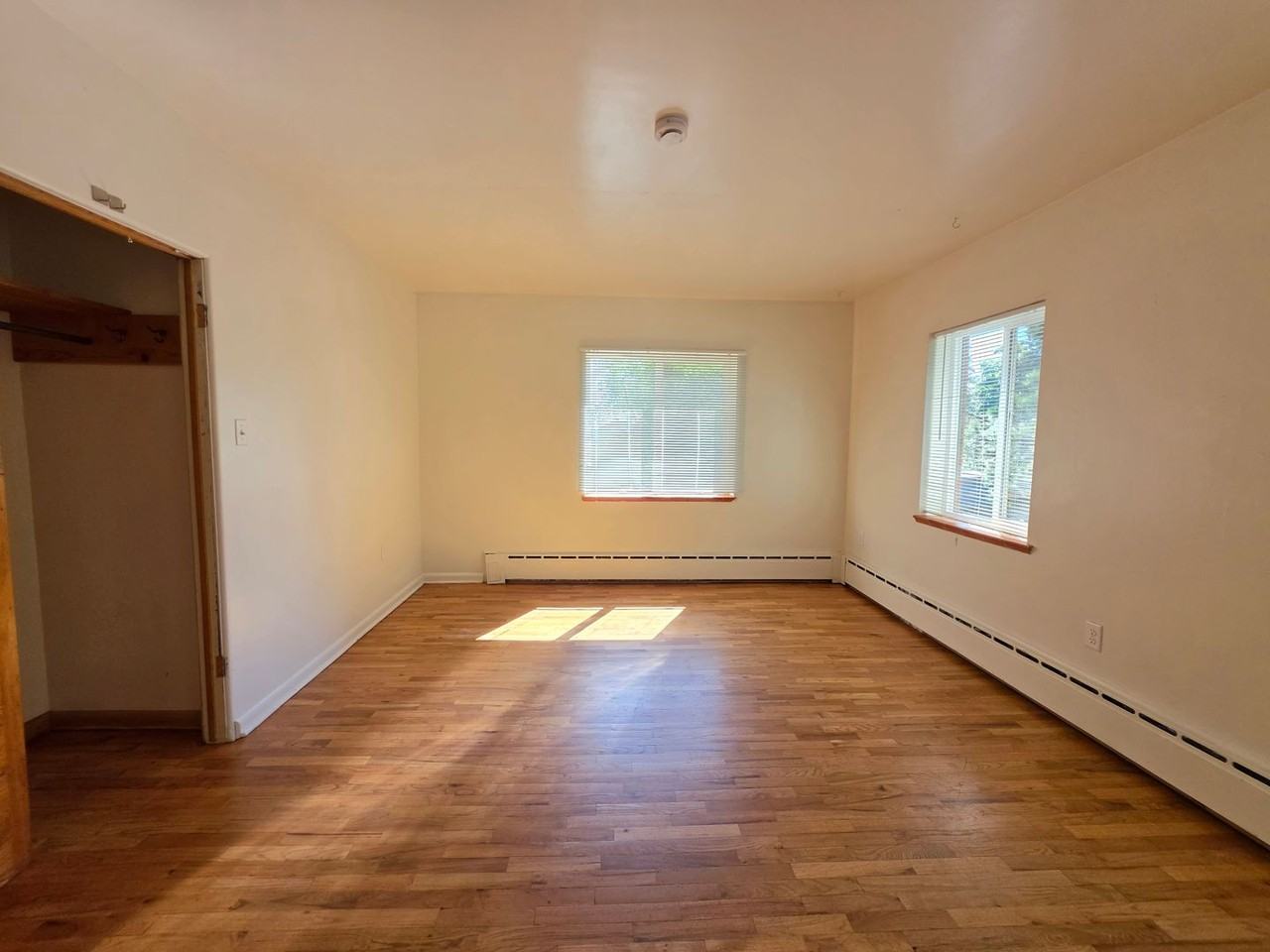 735 17th St - Photo 4 of 14