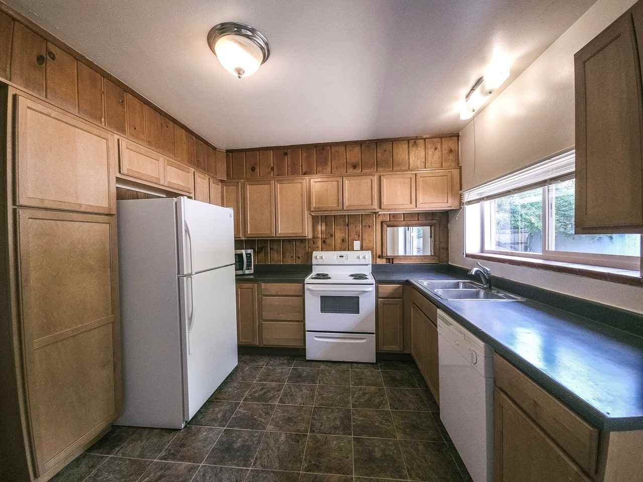 735 17th St - Photo 7 of 14