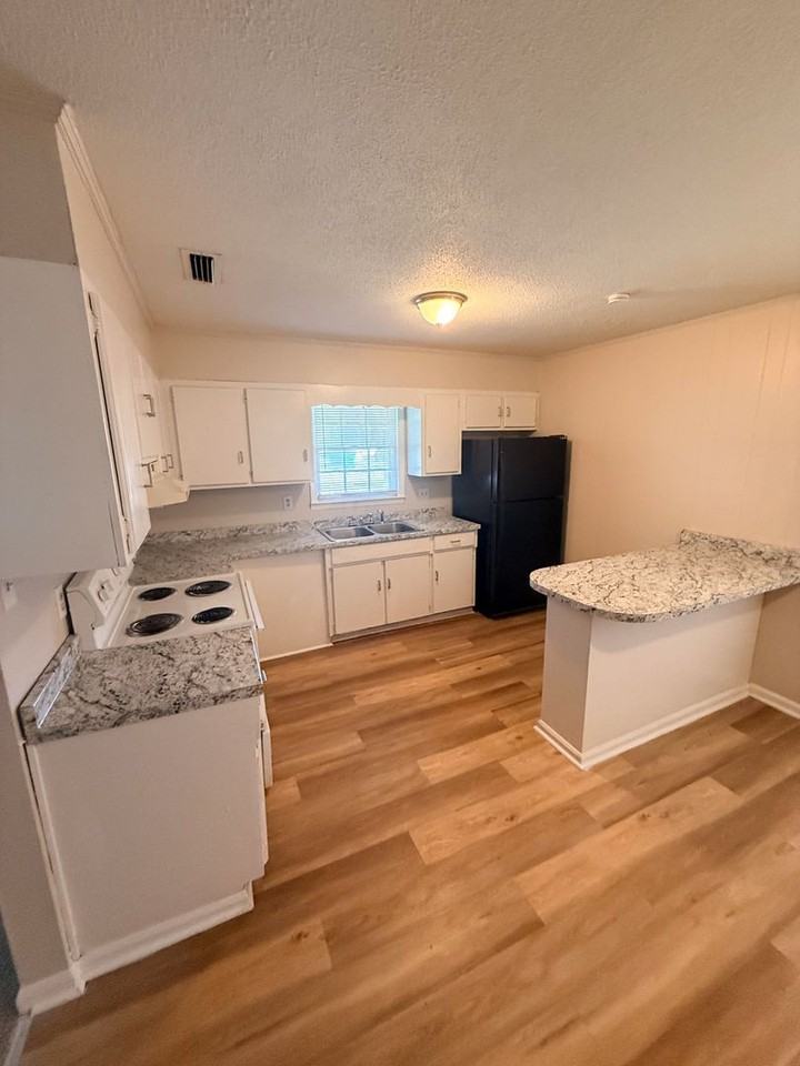 1804 Claudia Cir - Photo 2 of 9