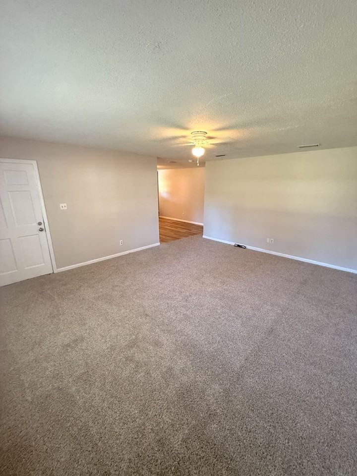 1804 Claudia Cir - Photo 4 of 9