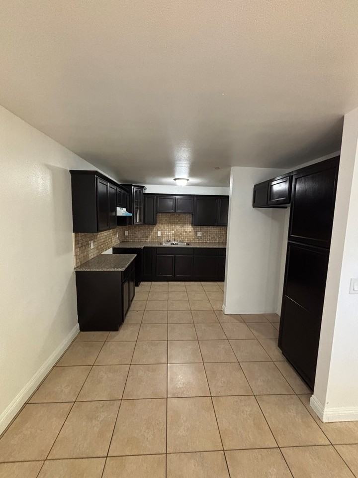 903 West 75th Street - Photo 6 of 21