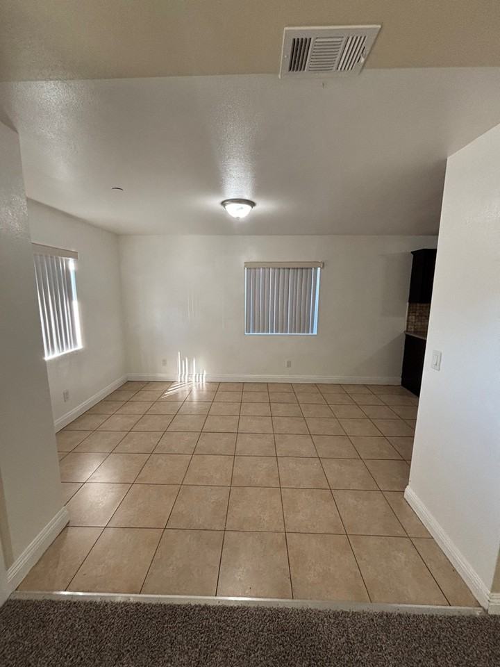903 West 75th Street - Photo 5 of 21