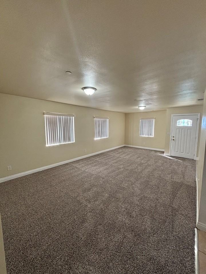 903 West 75th Street - Photo 4 of 21