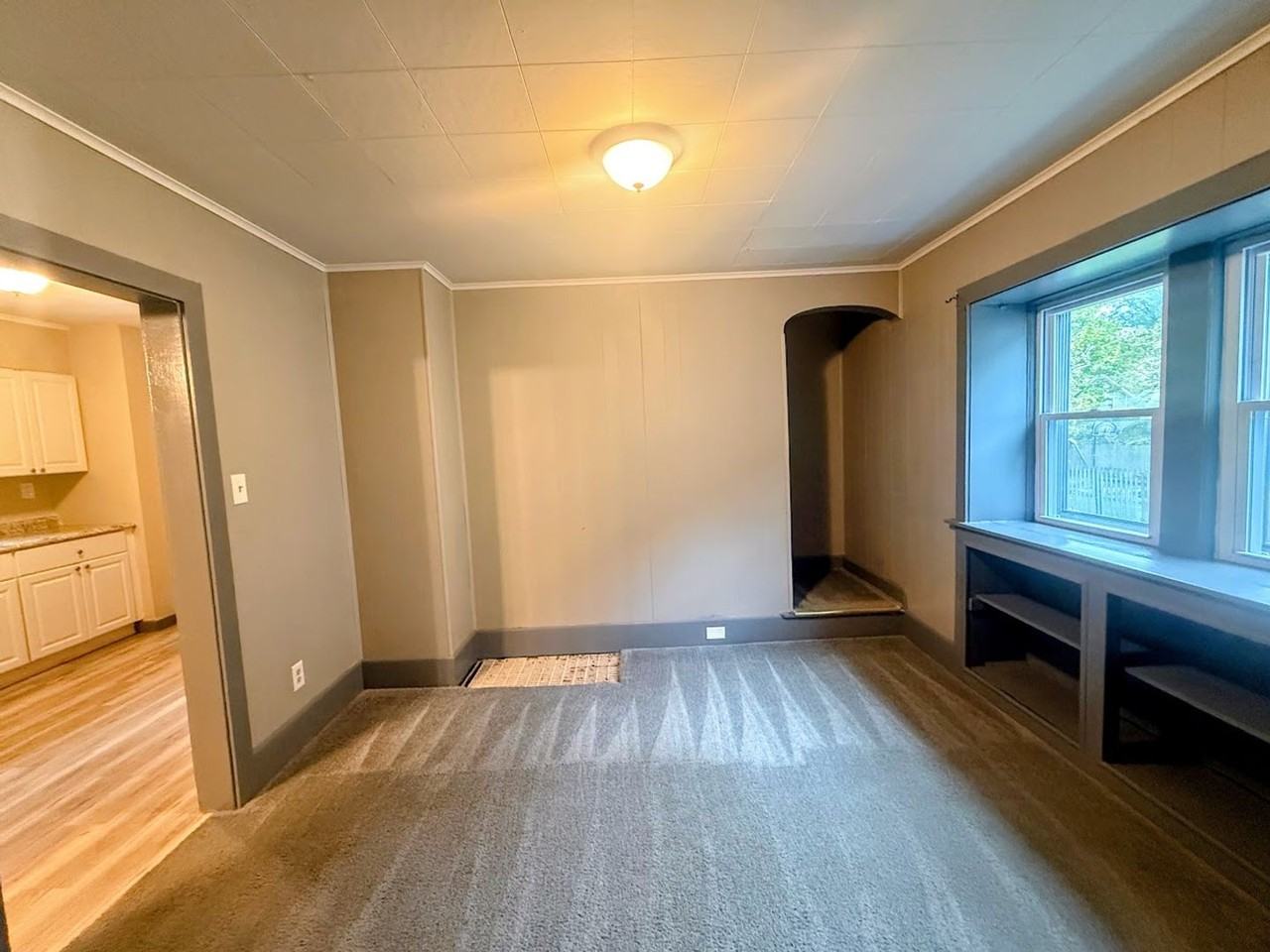 673 Virginia Ave - Photo 3 of 9