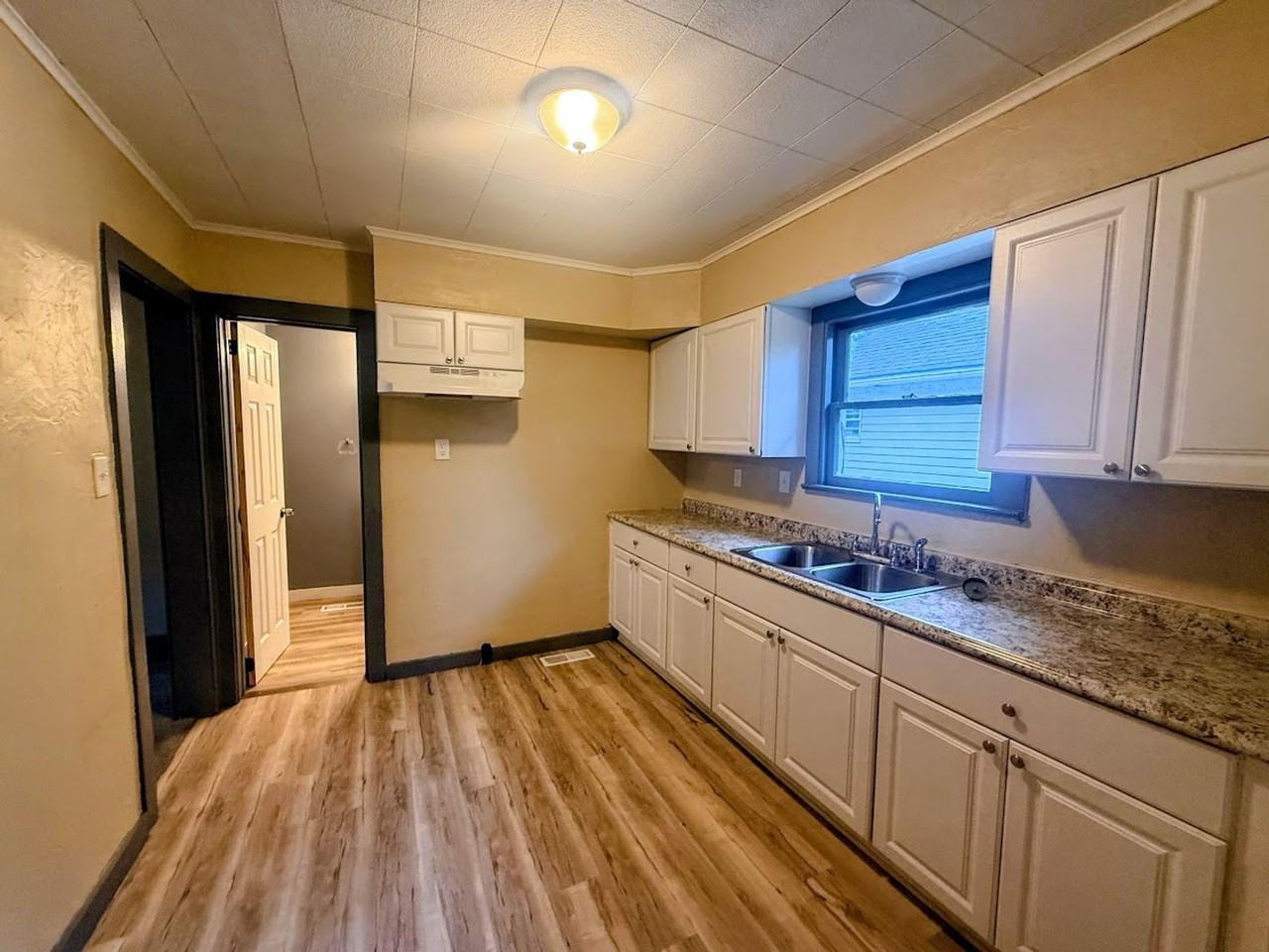 673 Virginia Ave - Photo 4 of 9