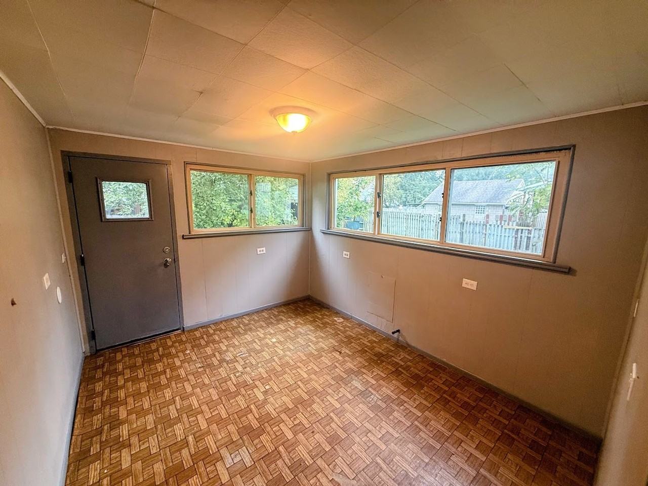 673 Virginia Ave - Photo 5 of 9