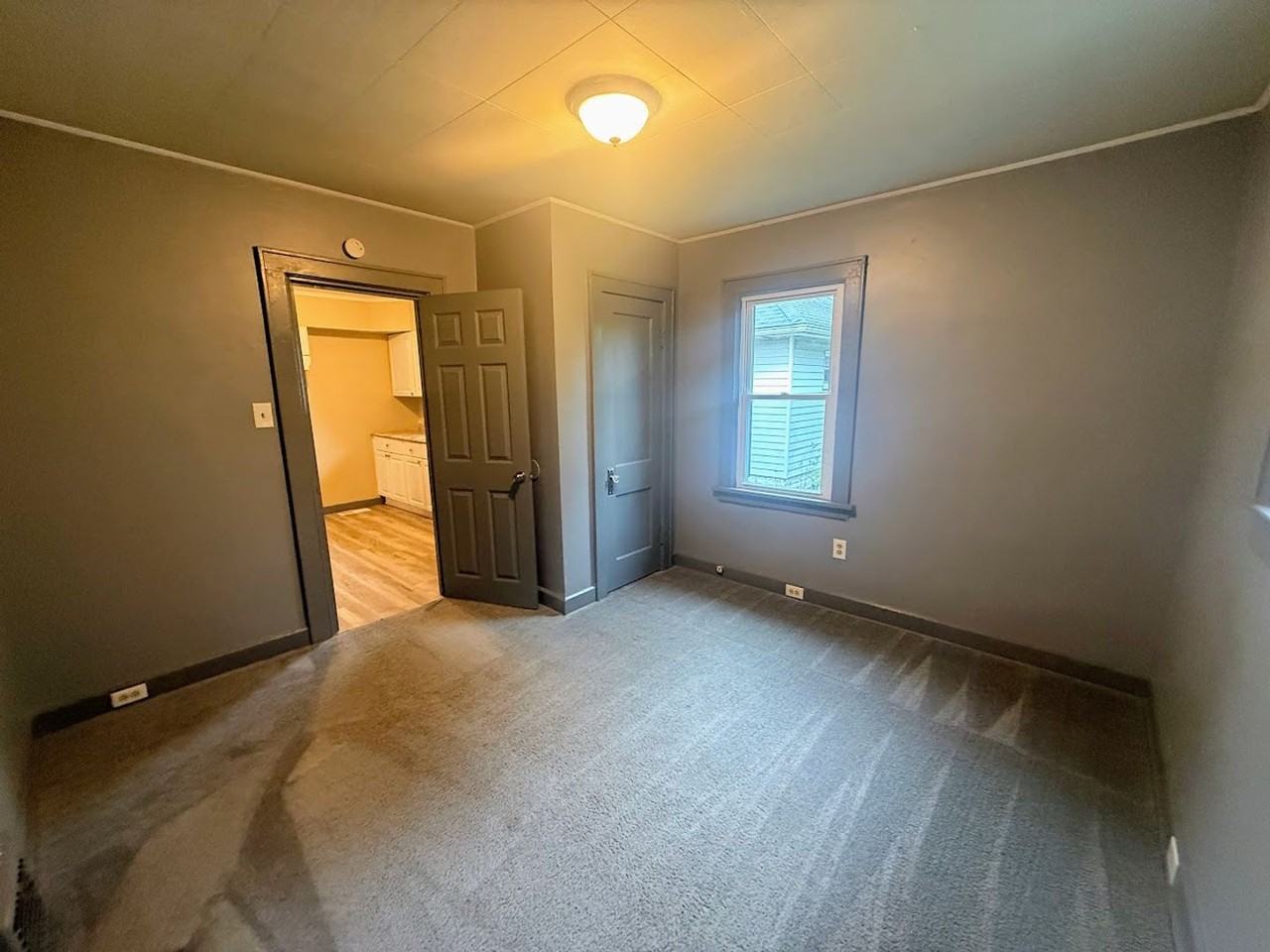 673 Virginia Ave - Photo 7 of 9