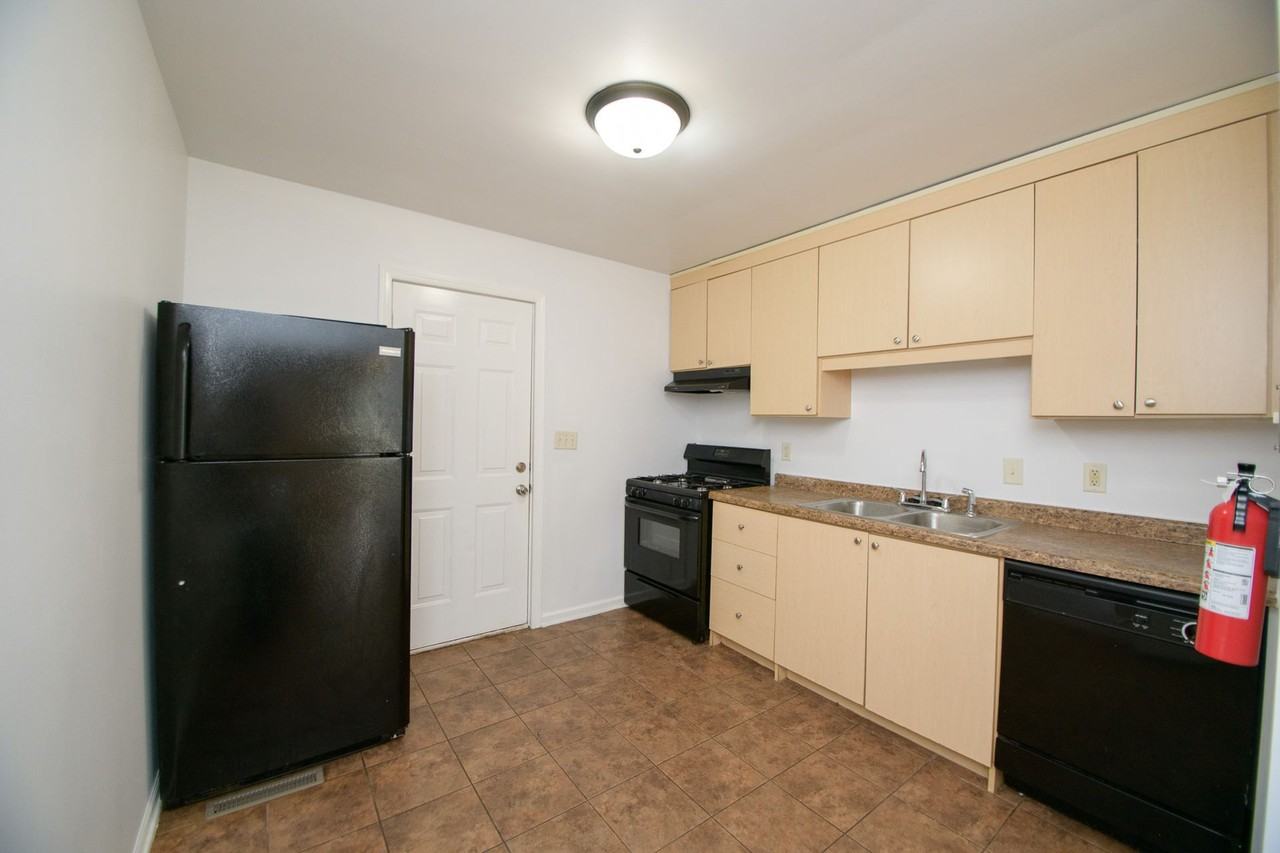 6944-56 Jackson Ct - Photo 4 of 7