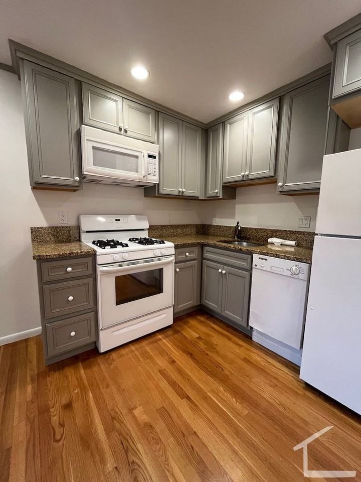 362 Market St - Photo 2 of 6
