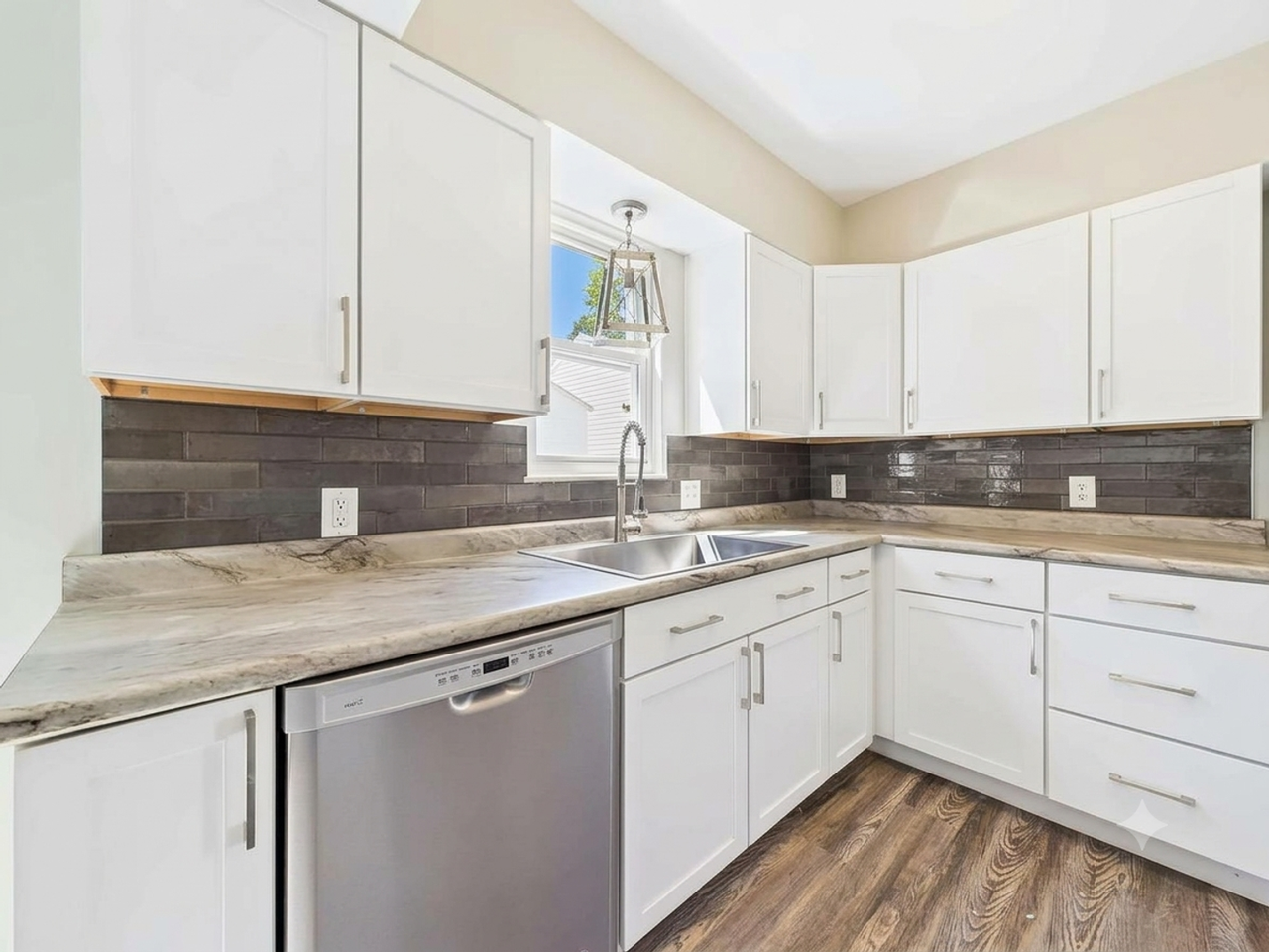 170 Akers Ave - Photo 3 of 9