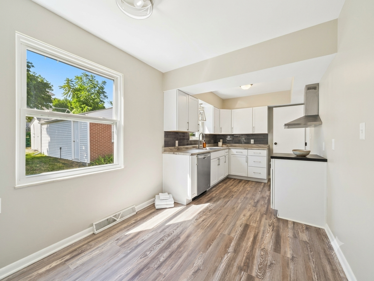 170 Akers Ave - Photo 5 of 9