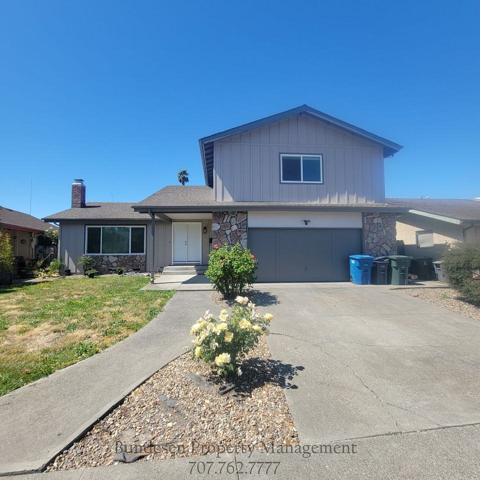 838 Saint Francis Dr - Photo 2 of 29