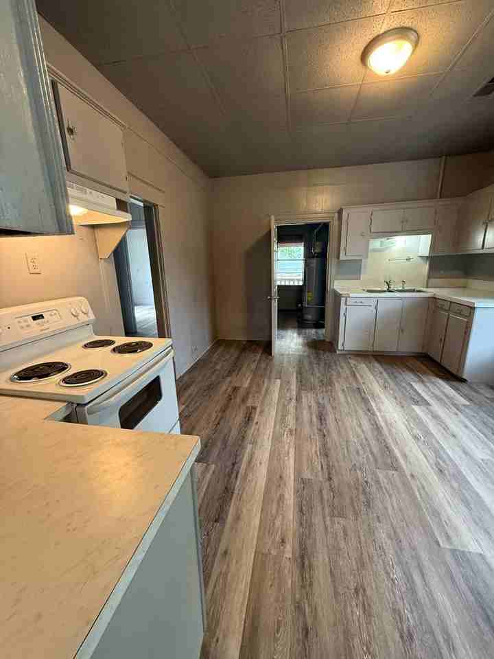 2301 N 29th St - Photo 3 of 10