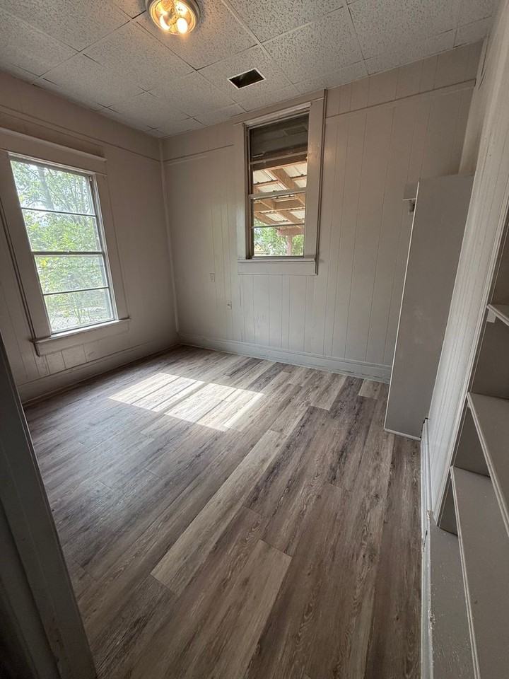 2301 N 29th St - Photo 6 of 10