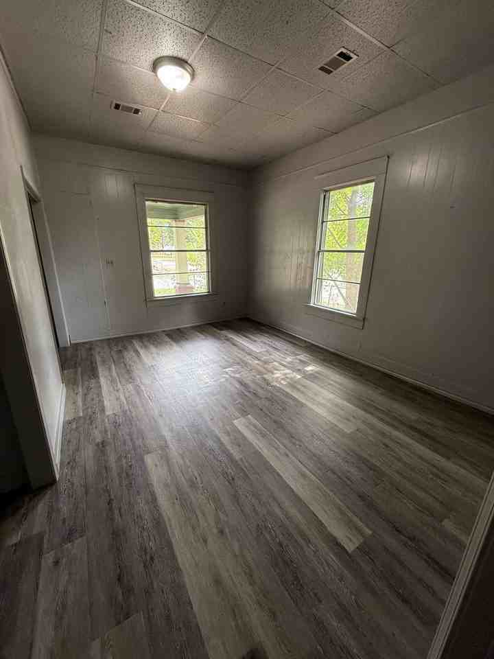 2301 N 29th St - Photo 7 of 10