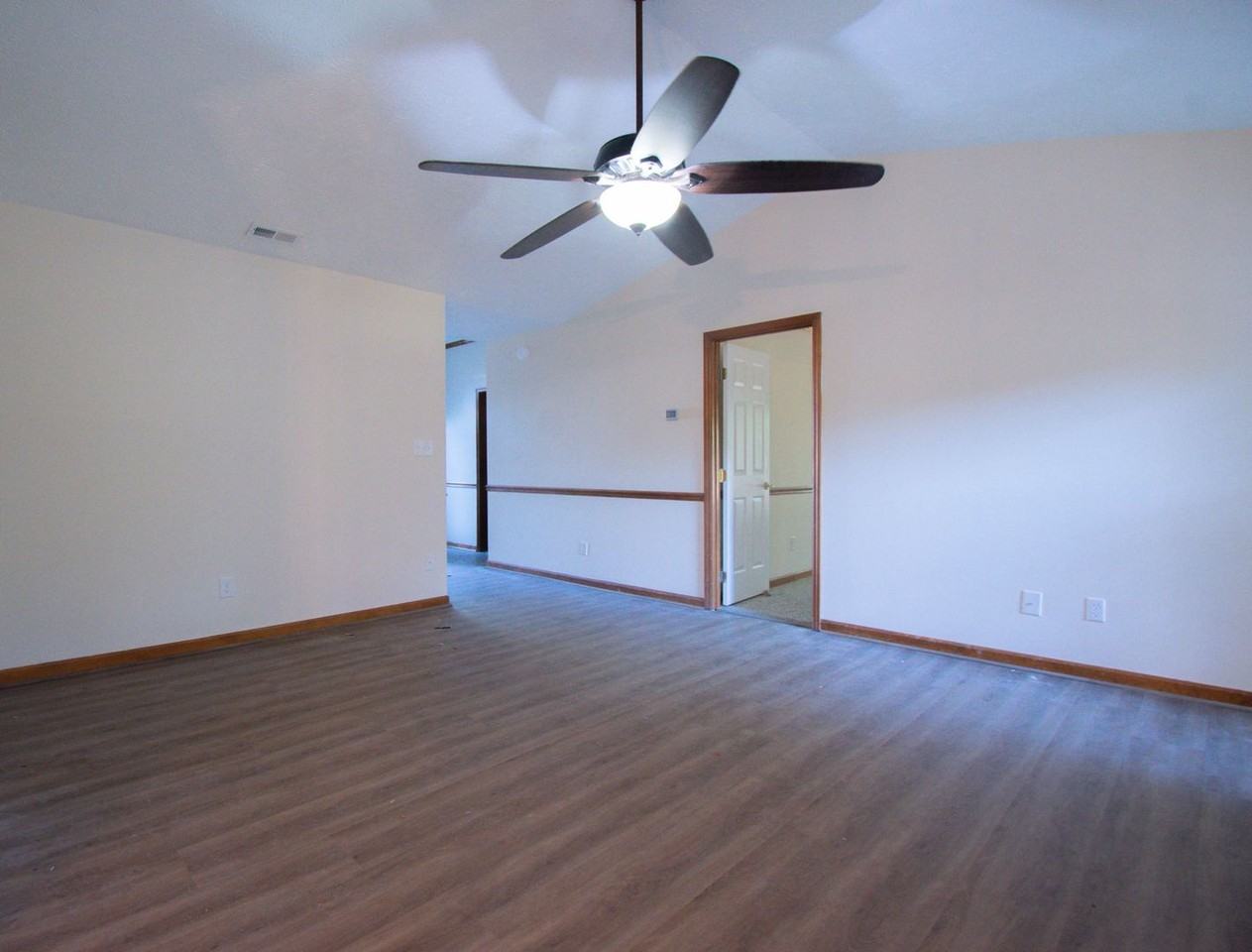 118 Liberty Ct - Photo 7 of 25