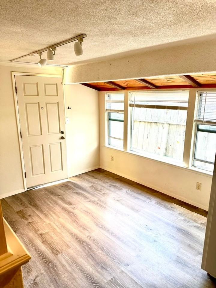 1241 Berwick Dr - Photo 3 of 13
