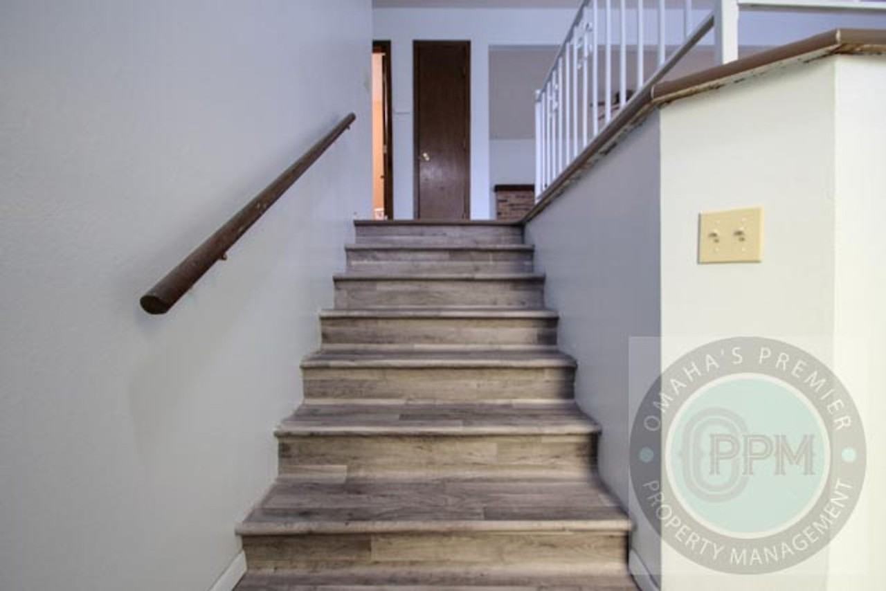 212 Douglas Dr - Photo 2 of 41