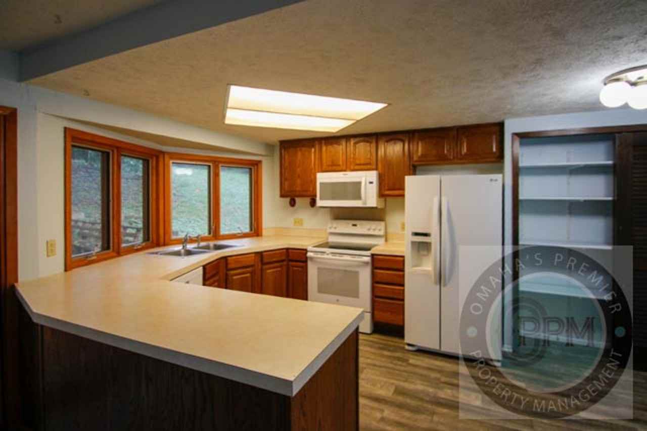 212 Douglas Dr - Photo 3 of 41