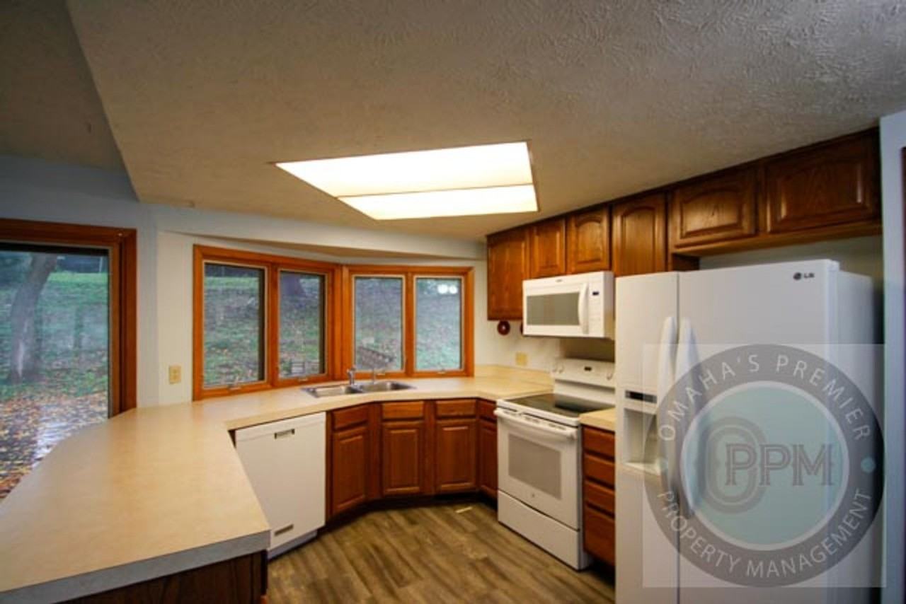 212 Douglas Dr - Photo 5 of 41