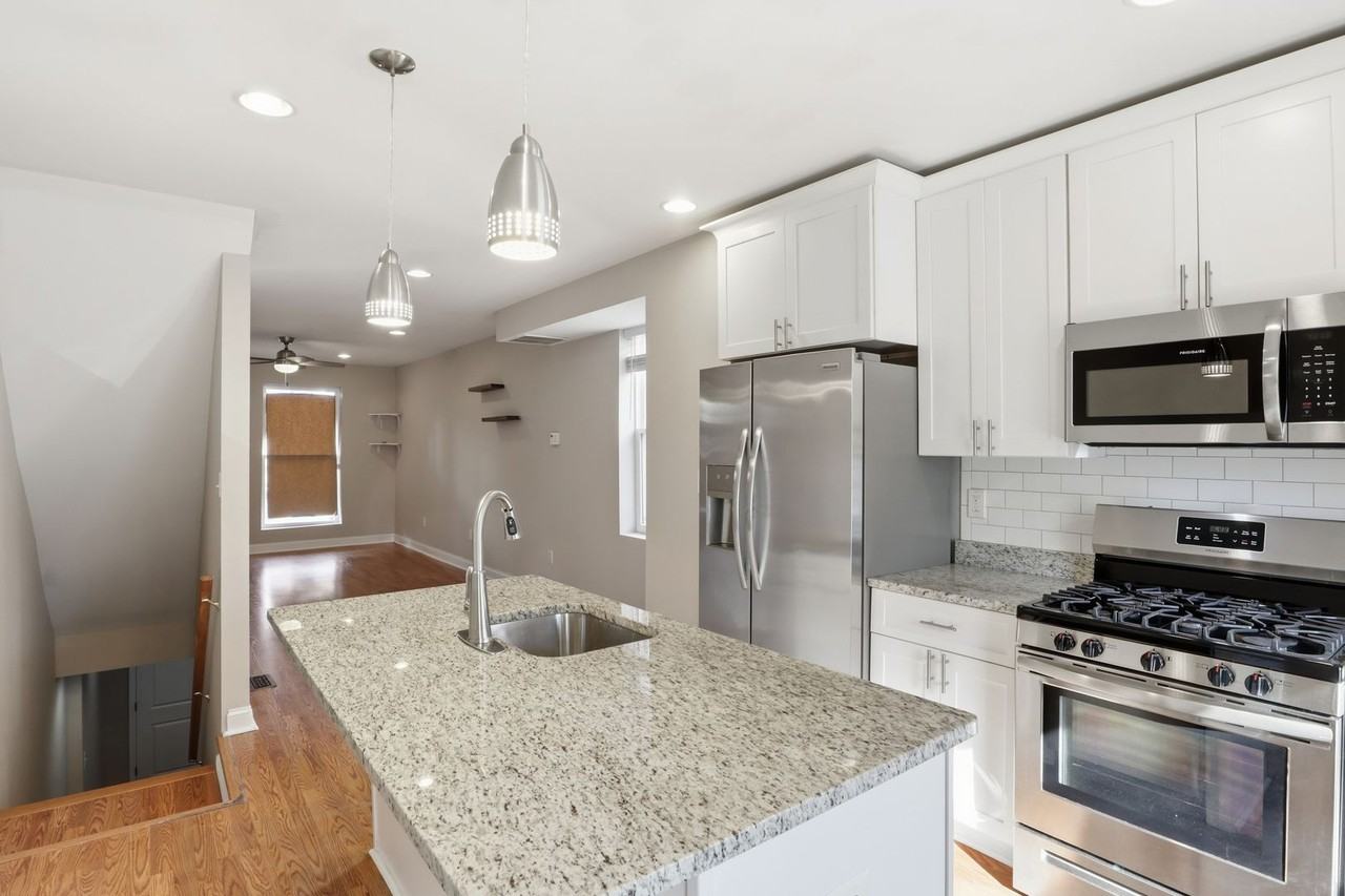 1201 S Bouldin St - Photo 3 of 38