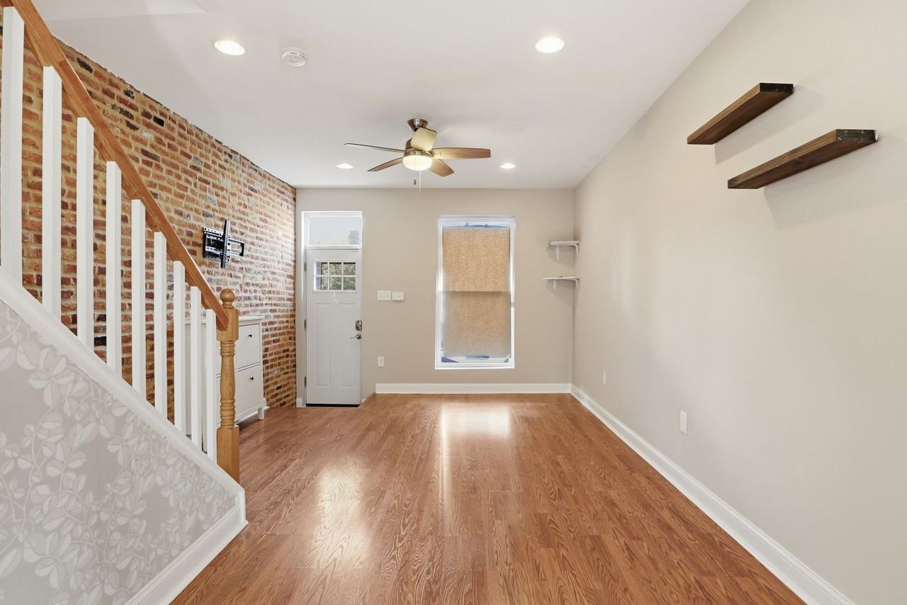 1201 S Bouldin St - Photo 7 of 38