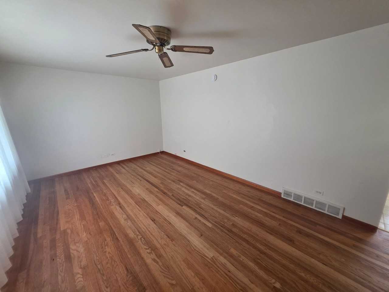 846 213th St - Photo 2 of 16