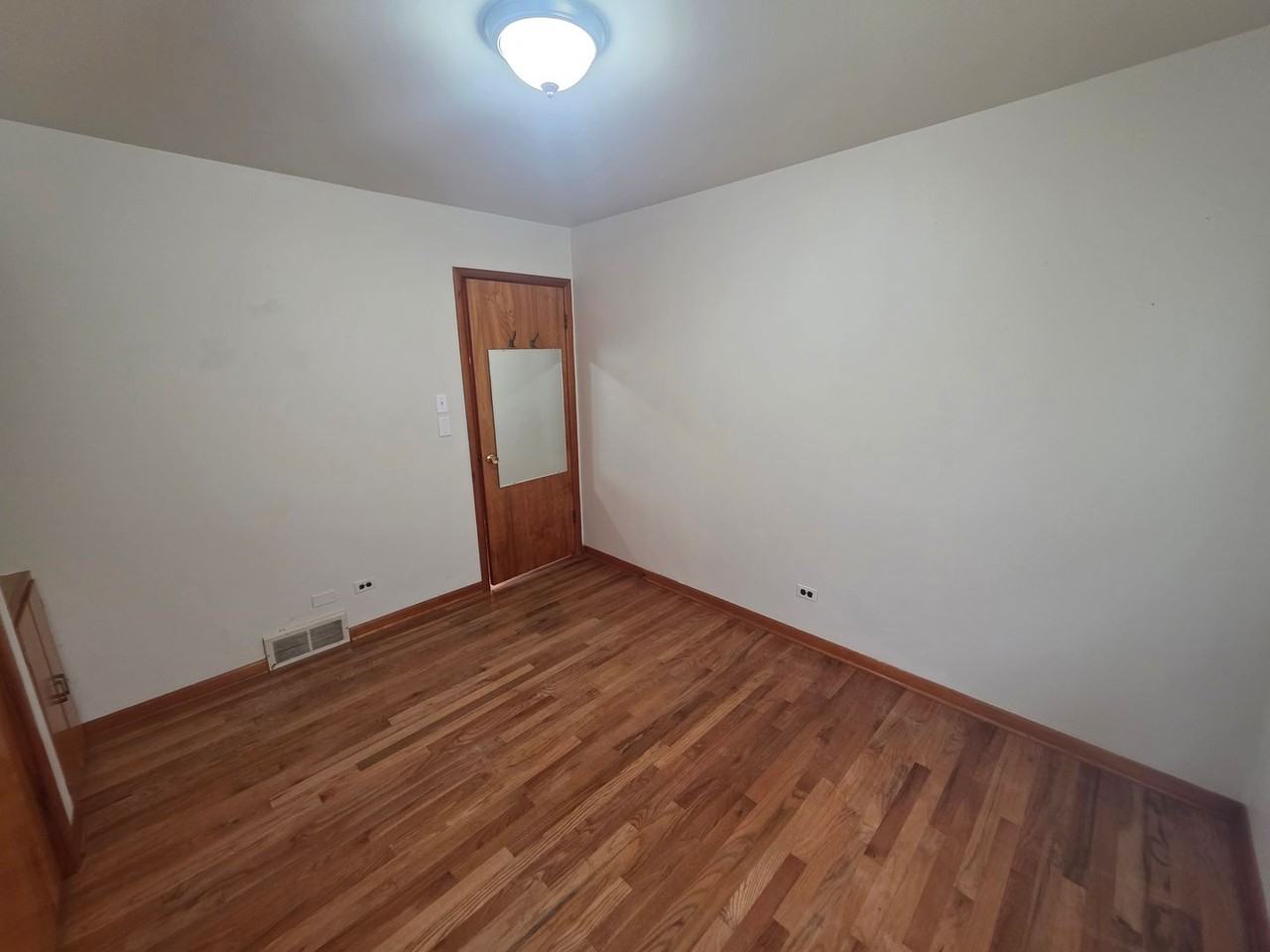 846 213th St - Photo 6 of 16