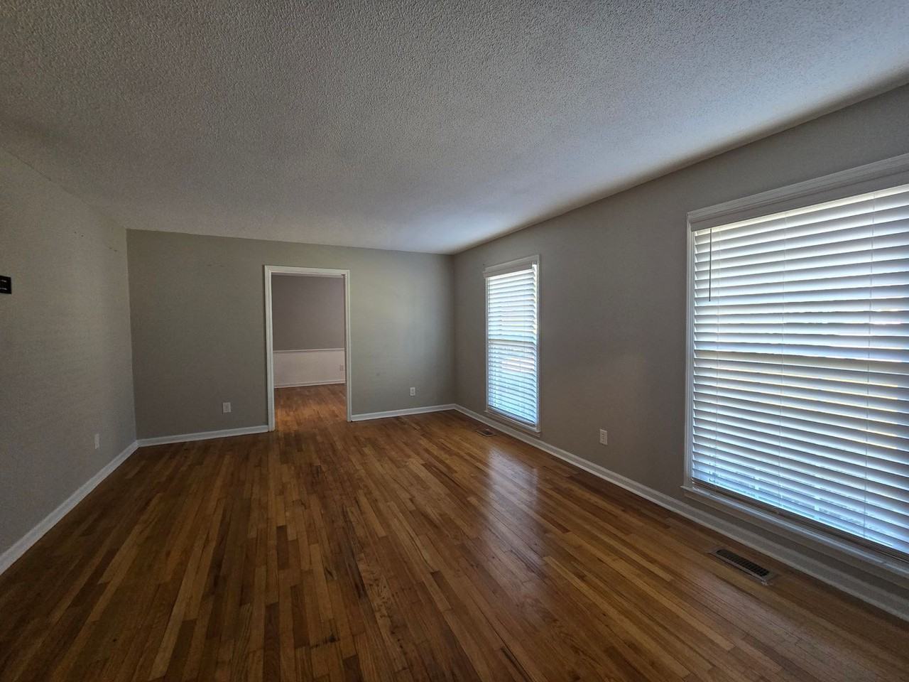 622 Bedford Rd - Photo 2 of 22