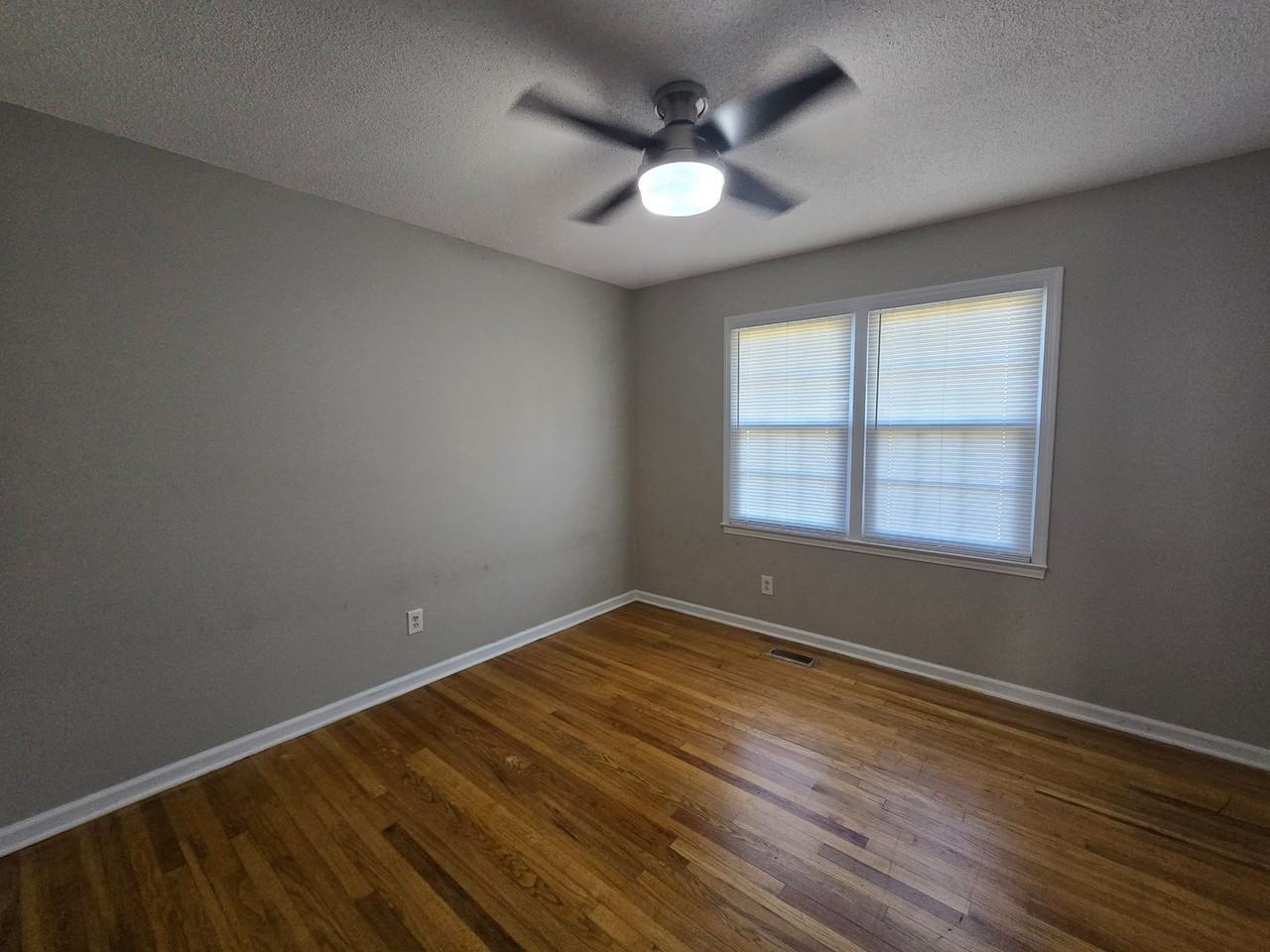 622 Bedford Rd - Photo 5 of 22
