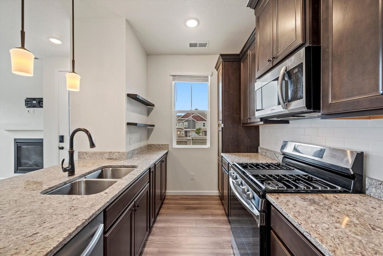 23709 E Ida Dr - Photo 5 of 17