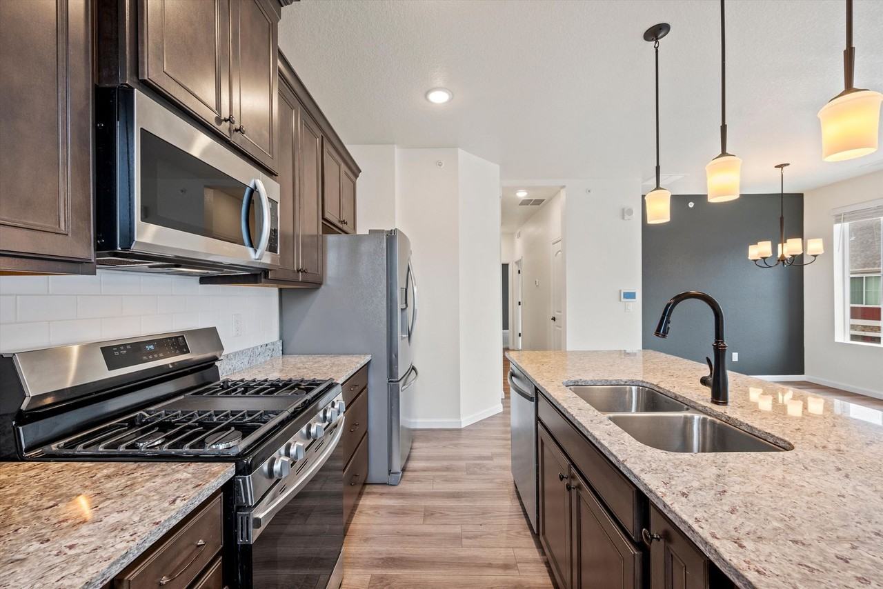 23709 E Ida Dr - Photo 6 of 17
