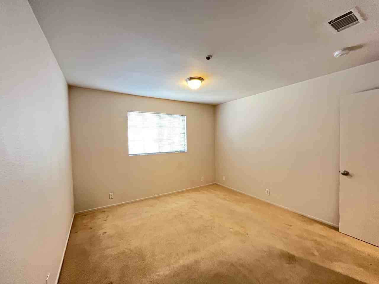 1043 Southwood Dr #K - Photo 4 of 20