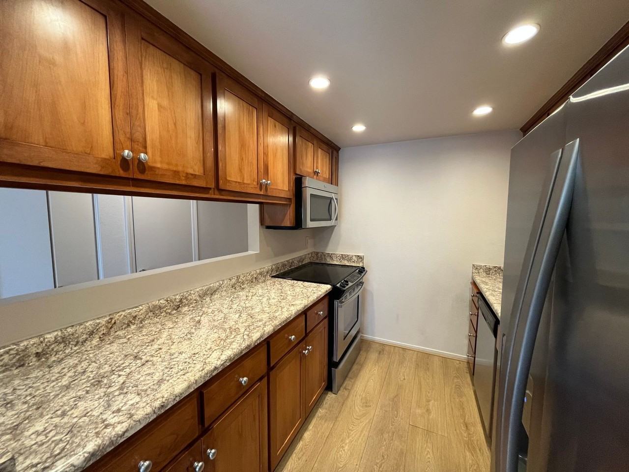 1043 Southwood Dr #K - Photo 5 of 20