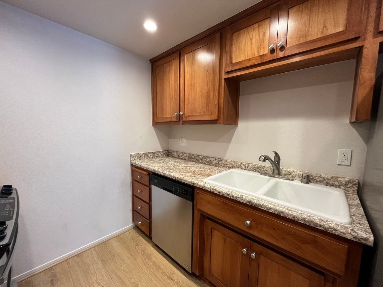 1043 Southwood Dr #K - Photo 6 of 20
