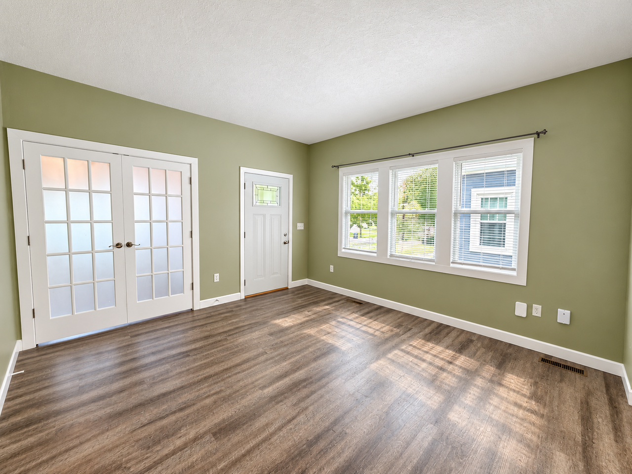 1814 S Norton Ave - Photo 6 of 19