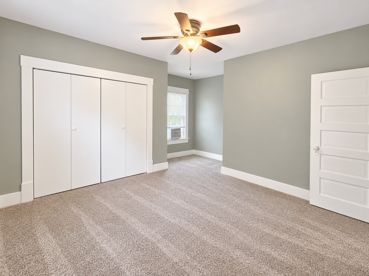 901 S Spring Ave - Photo 7 of 17