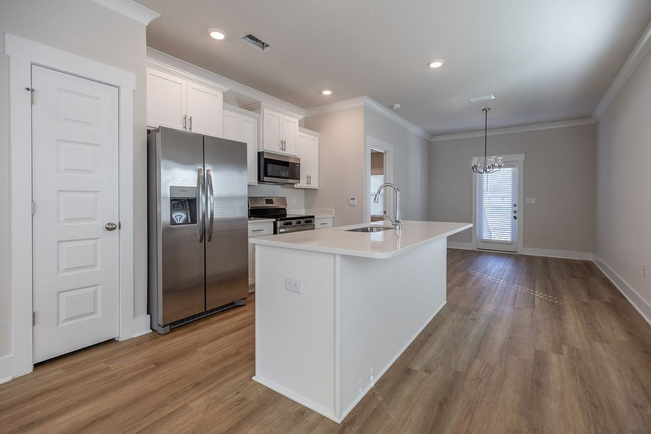 162 Ferdinand Ave - Photo 4 of 15