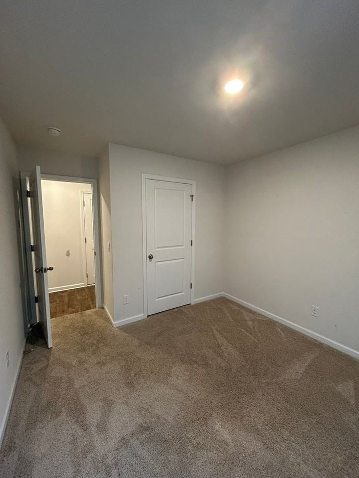 129 Glenshire Dr - Photo 5 of 17