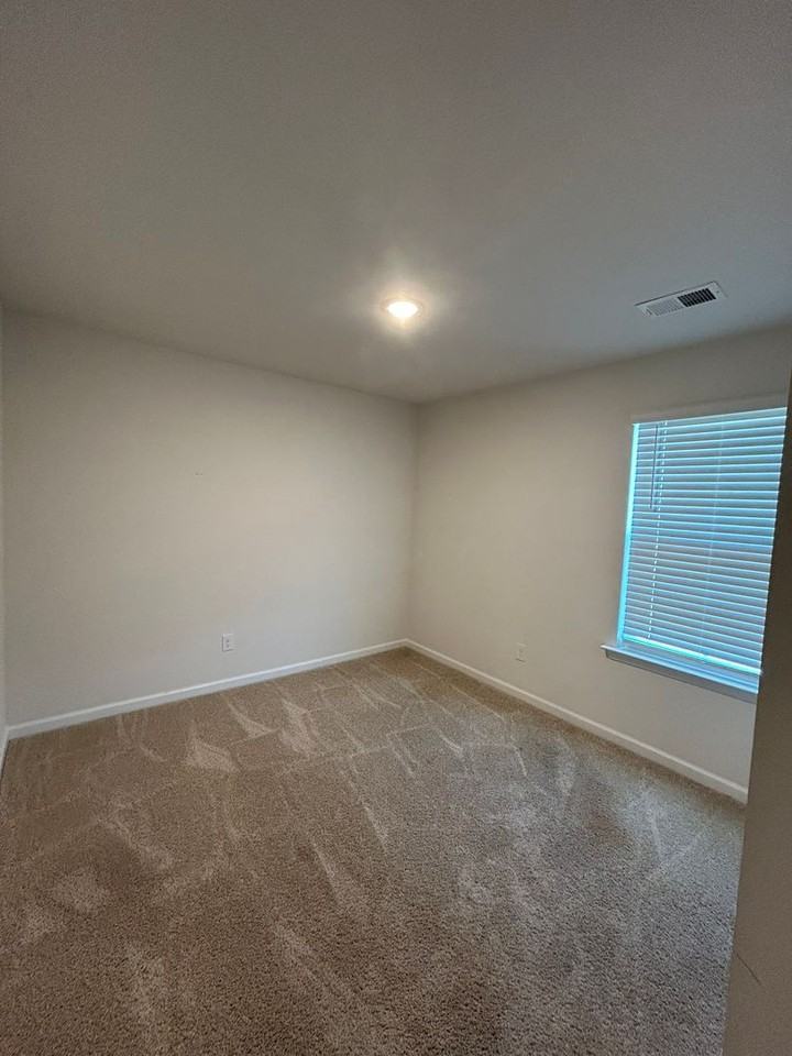 129 Glenshire Dr - Photo 6 of 17
