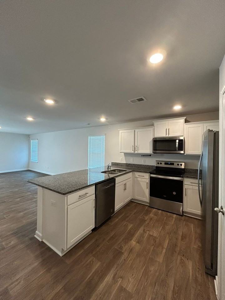 129 Glenshire Dr - Photo 7 of 17