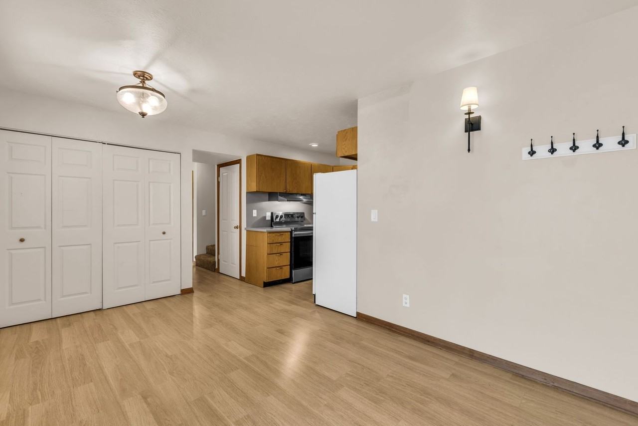 207 Daly Ave - Photo 4 of 14