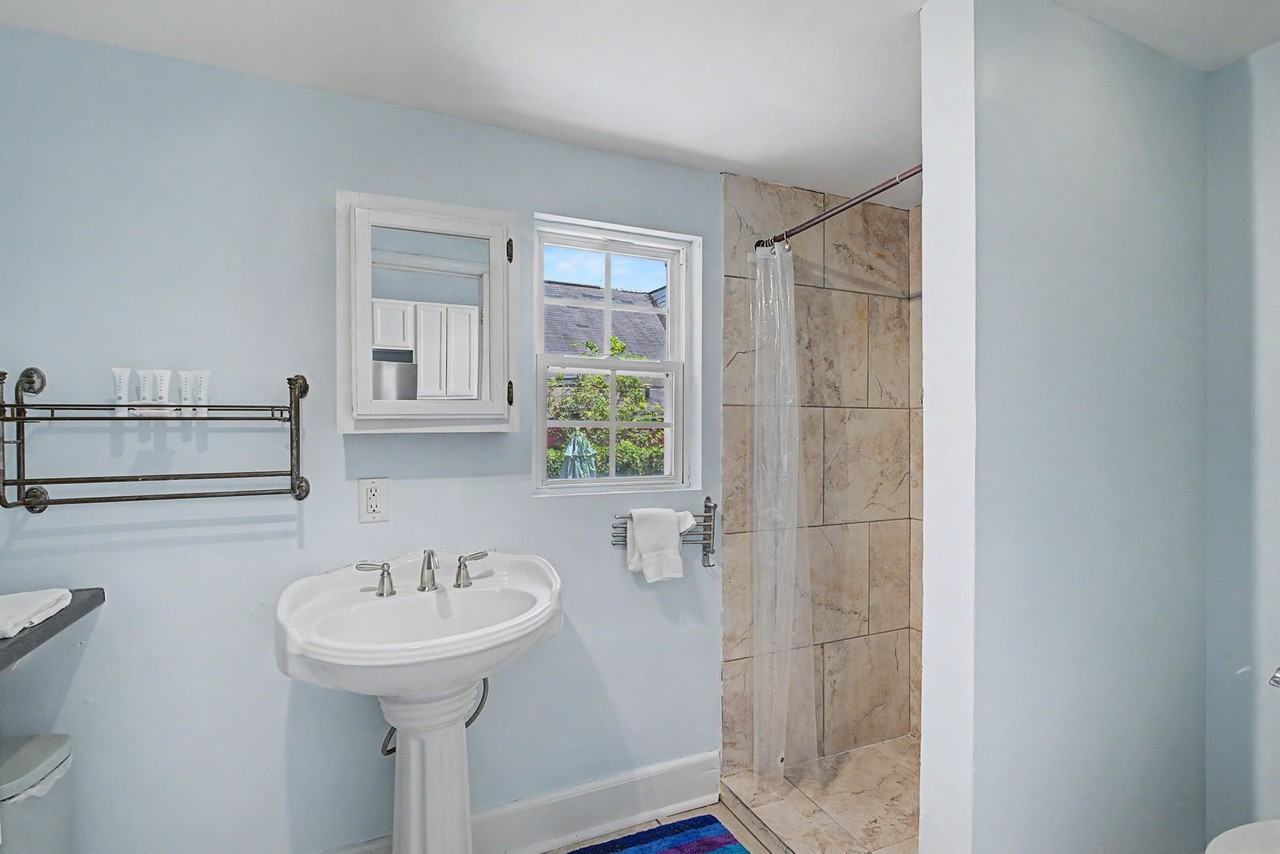 530 E Gordon Ln - Photo 5 of 18