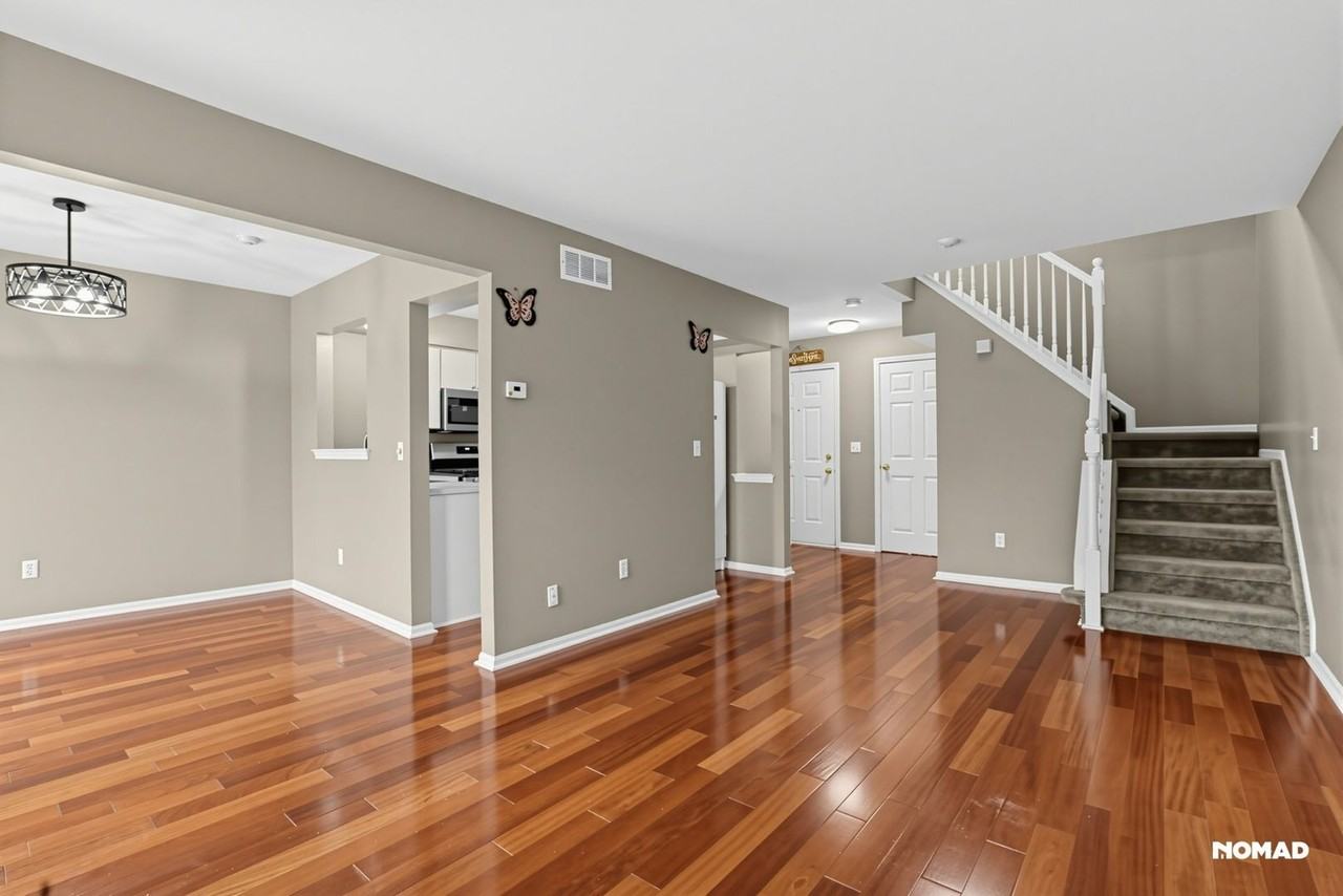 4156 Hunters Cir E - Photo 5 of 25