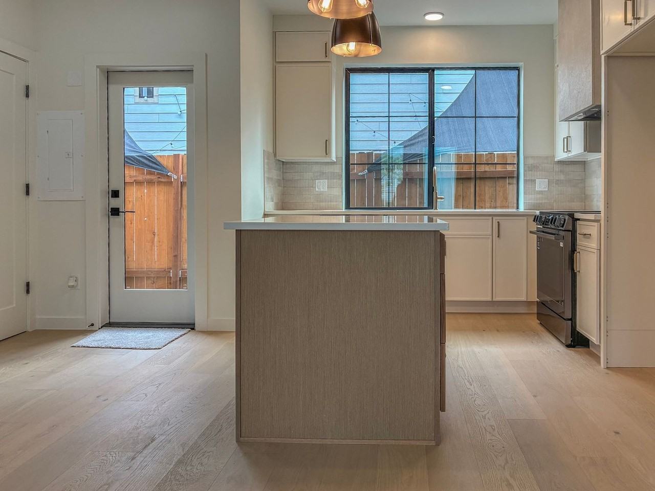 4994 Ne 26th Ave - Photo 5 of 26