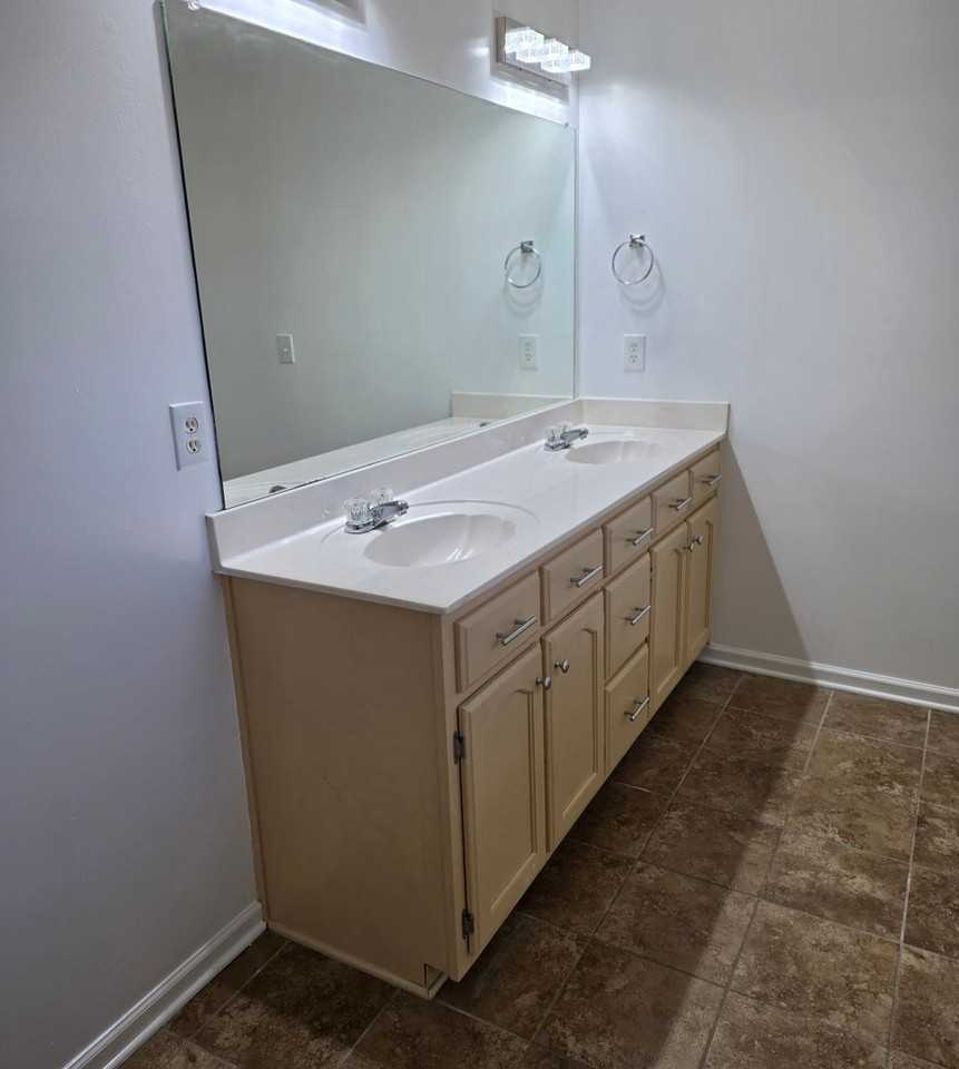 1624 1624 Central Trails Drive*****CHOICE HOME WARRANTY***** - Photo 4 of 16