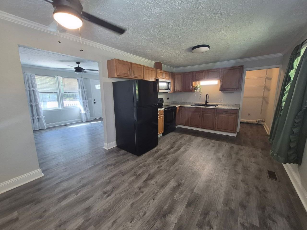 814 Juniper Dr - Photo 2 of 13