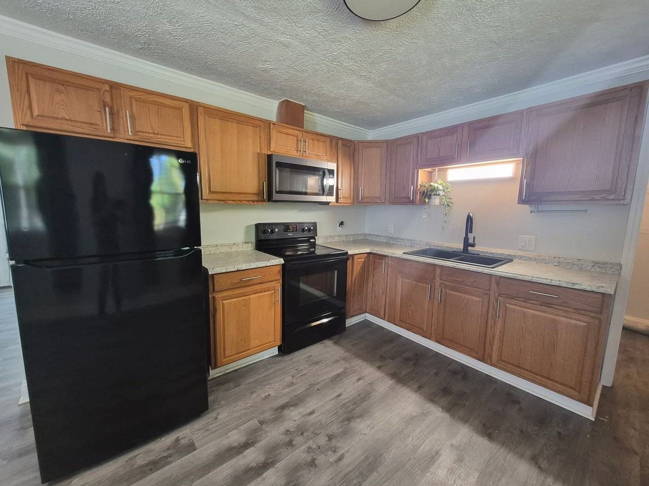 814 Juniper Dr - Photo 3 of 13
