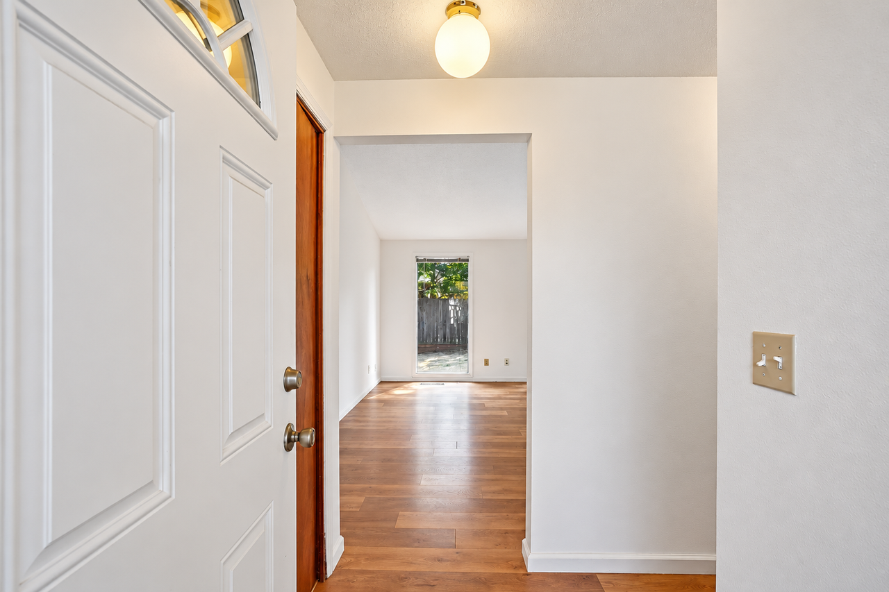 5588 Waln Creek Ct S - Photo 6 of 26