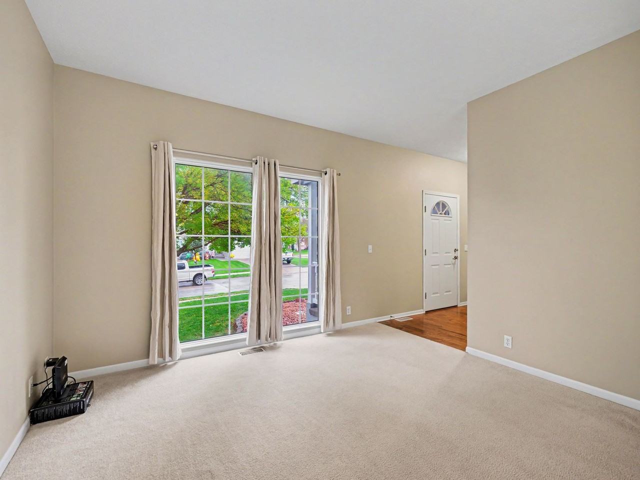 1912 Ridgeview Dr - Photo 3 of 17